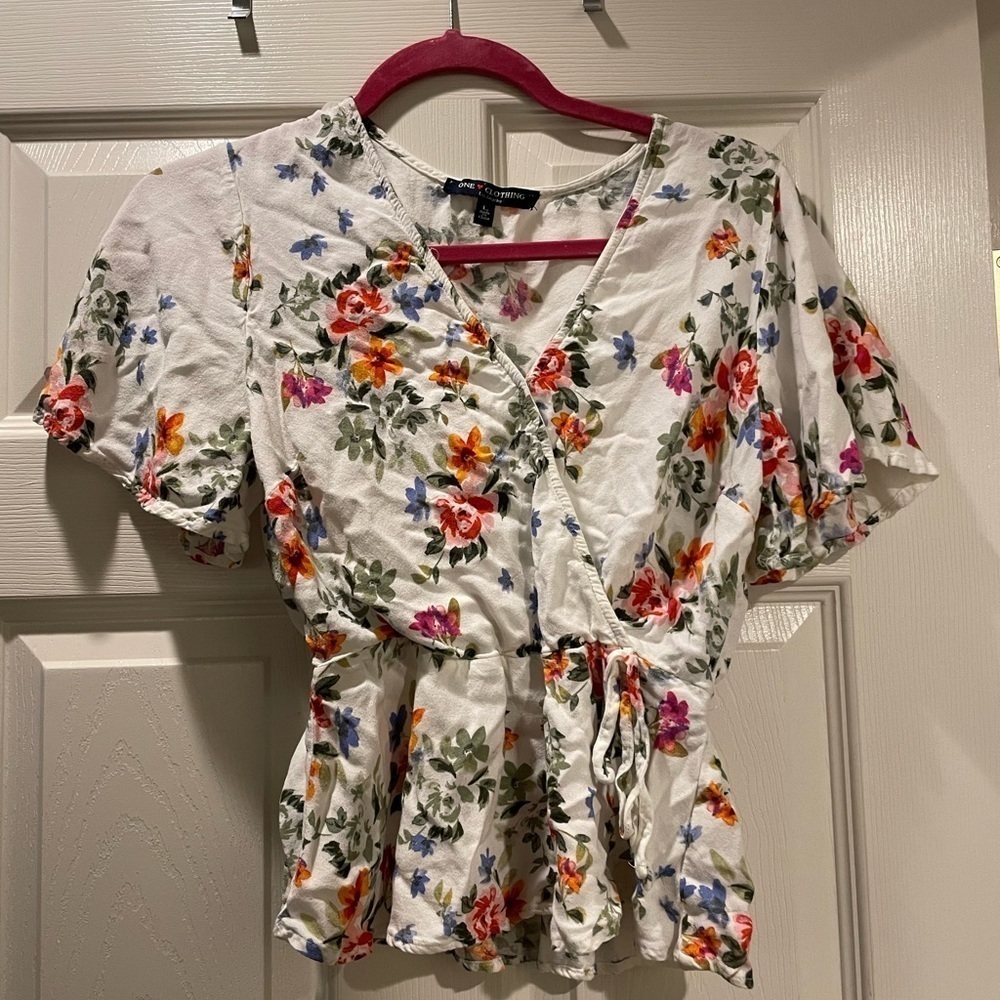 One Clothing Floral‎ Top